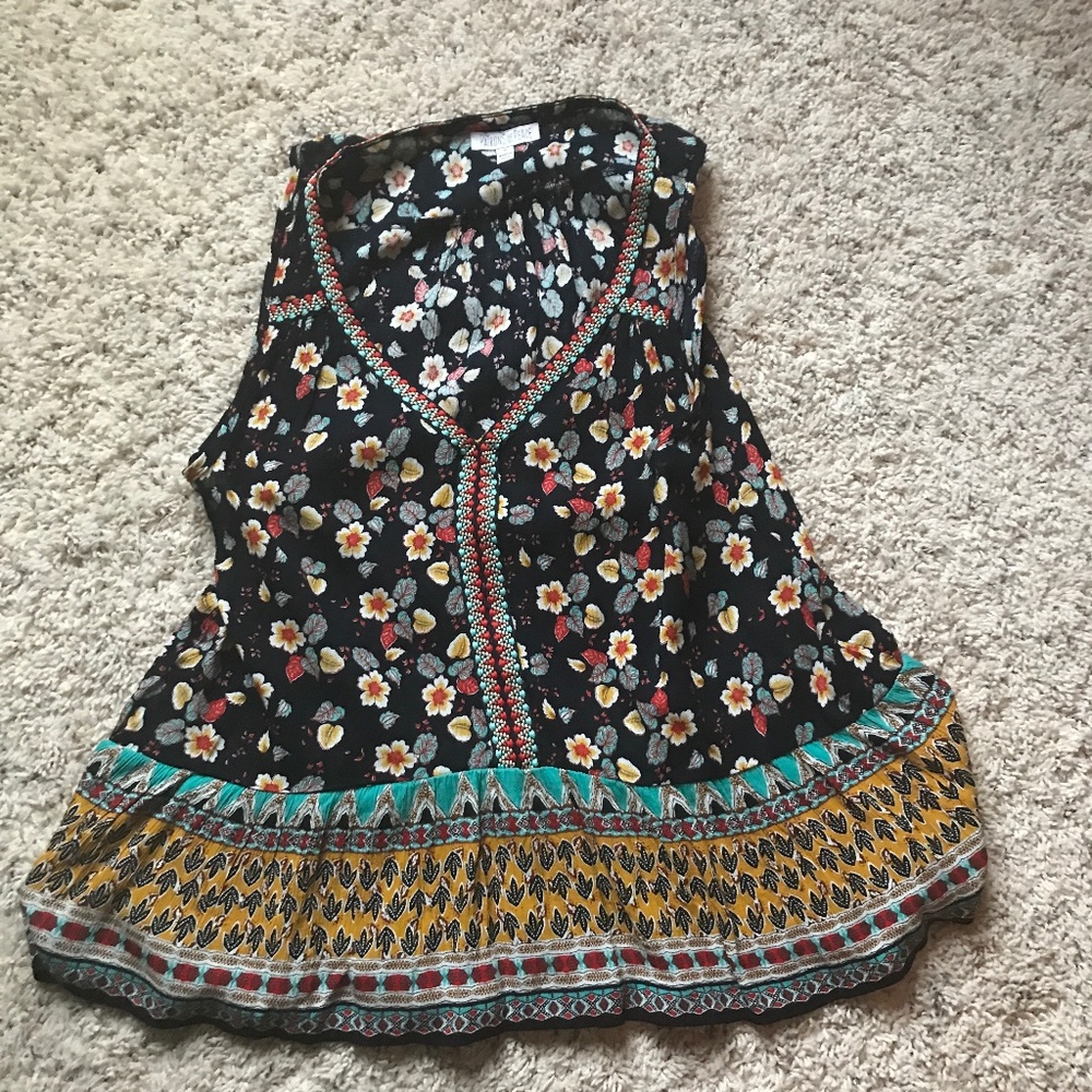 Cute sleeveless summer swing top. Size small but not fitted.